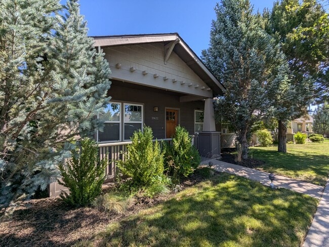 Building Photo - Gorgeous single-level 2x2 with an office\t...