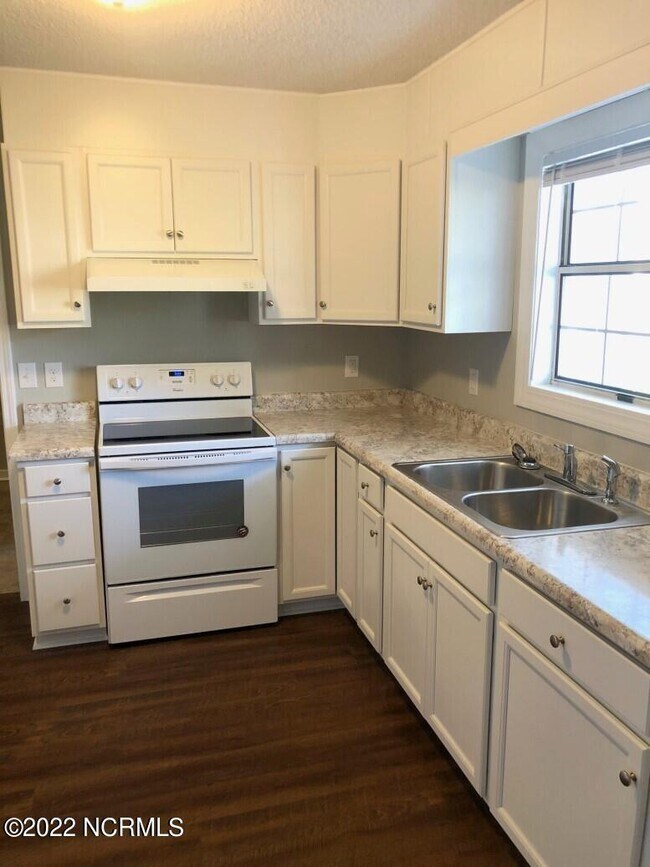 Building Photo - 108 Briarpatch Dr