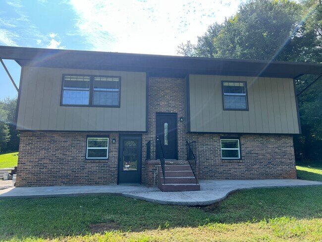 Building Photo - 4001 Island Home Pike