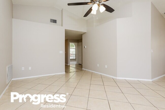 Building Photo - 2503 Quail Run Blvd N
