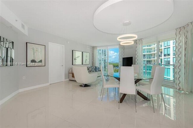 Foto del edificio - 200 Sunny Isles Blvd