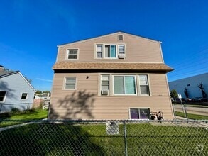 Building Photo - 4001 Prairie Ave