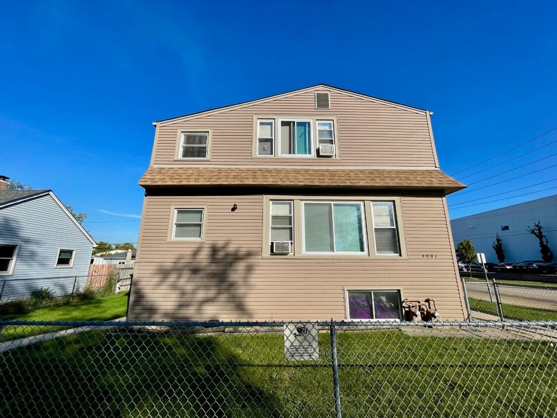 Primary Photo - Affordable 1BR/1BA in Schiller Park!