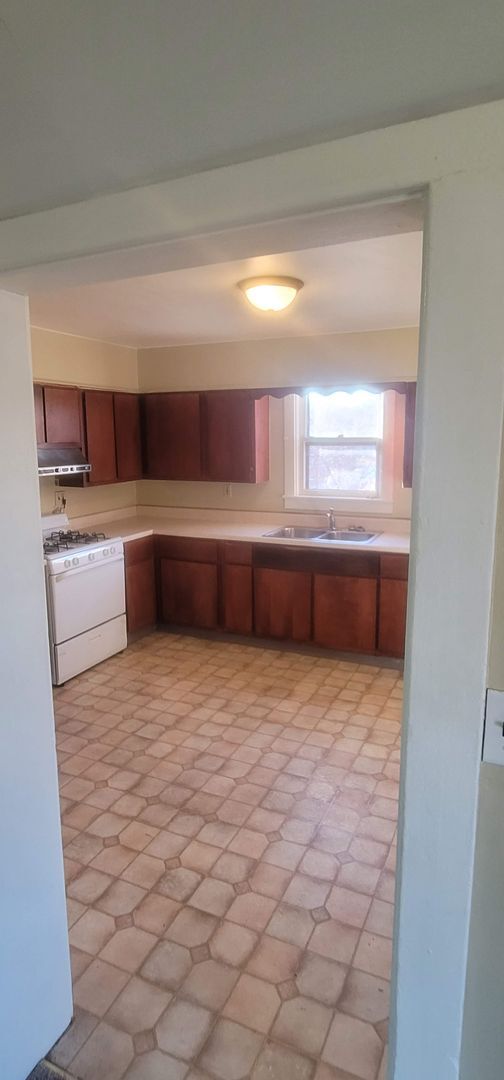 Building Photo - 1034 3rd Street