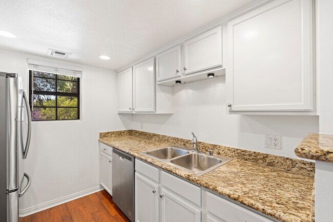 Foto del edificio - 12059 Alta Carmel Ct