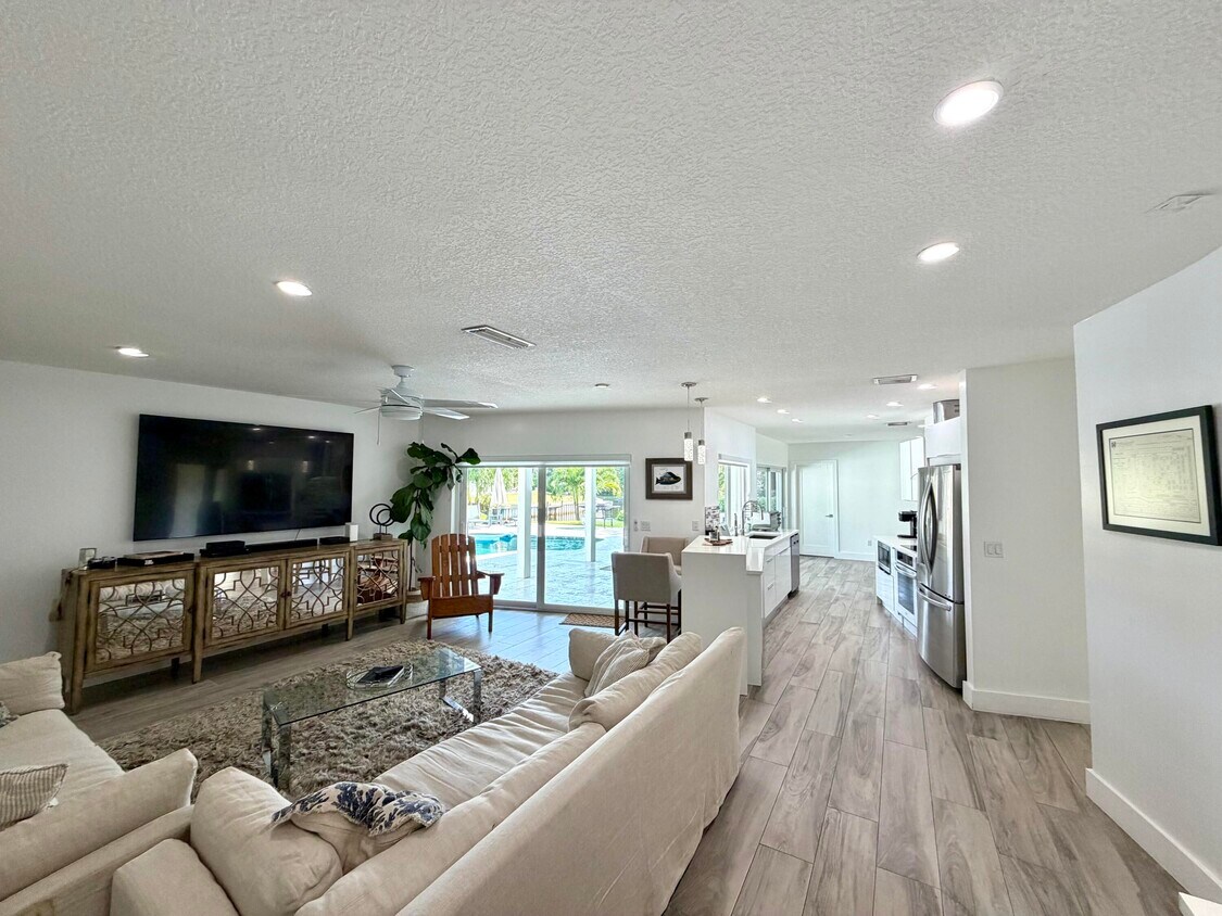 Primary Photo - 100 SW 11th Ave