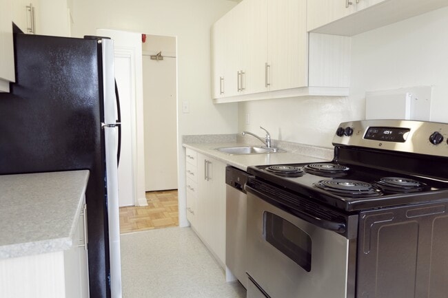 Building Photo - Deepwood Apartments