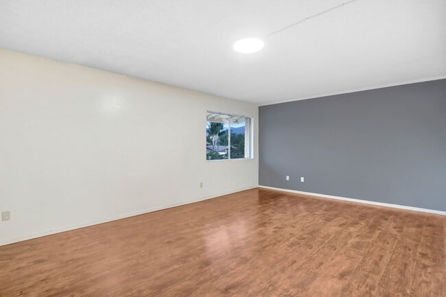 Building Photo - 3/2 Duplex for Lease in Lake Elsinore!