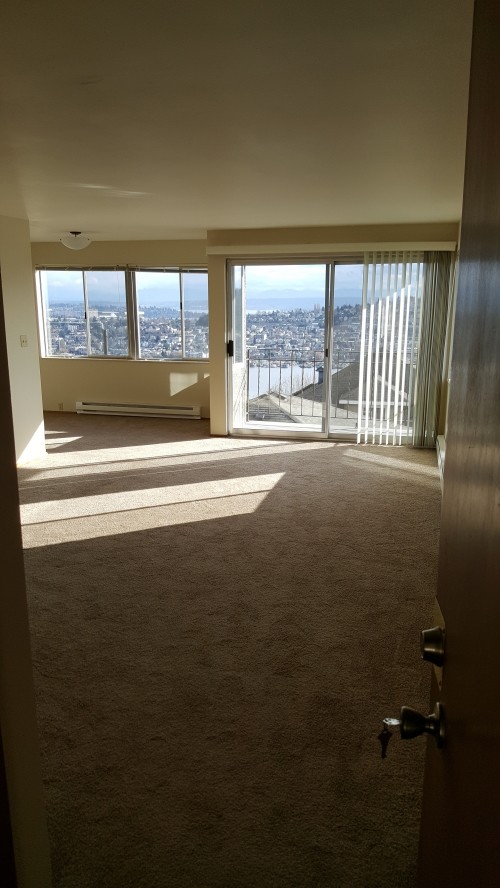 Building Photo - 1068 Quorum Real Estate - 2 bedrooms
