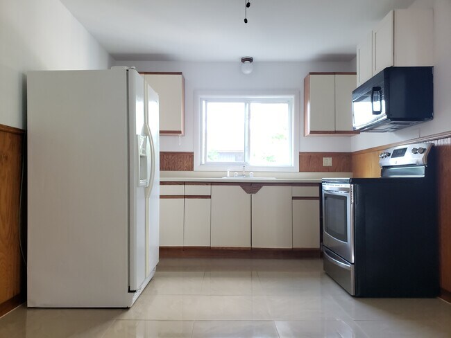Building Photo - 638 Sergeant Palmateer Way