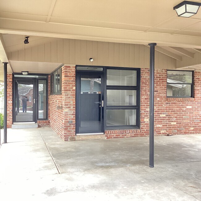 Foto del edificio - 404 Edgewood Dr