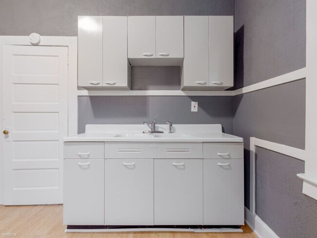 Foto del edificio - 2 br, 1 bath House - 5814 Prosser Avenue A