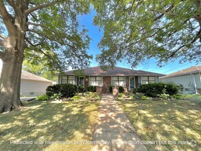Building Photo - 1709-1711 SW Skyline Dr