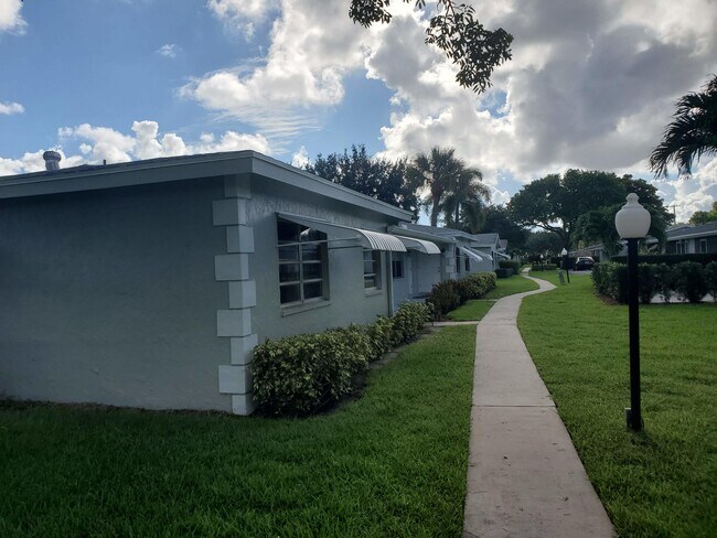 Building Photo - 2413 Lowson Blvd
