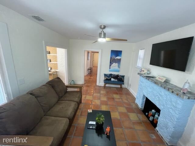 Building Photo - 2 br, 1 bath House - 407 S J St