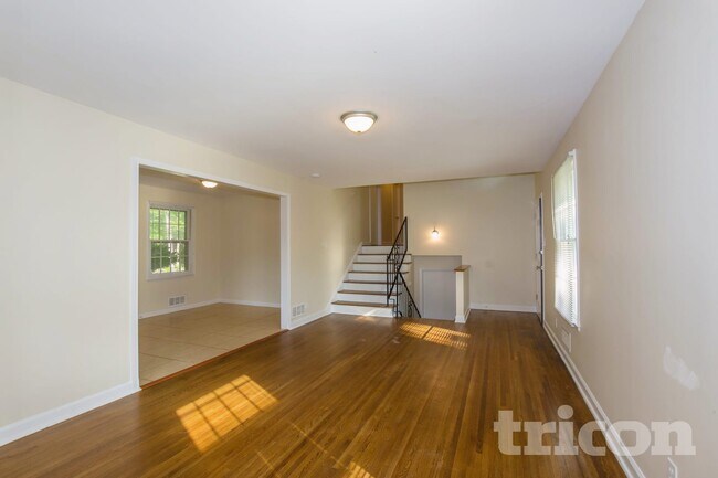 Building Photo - 4200 Gladstone Ln
