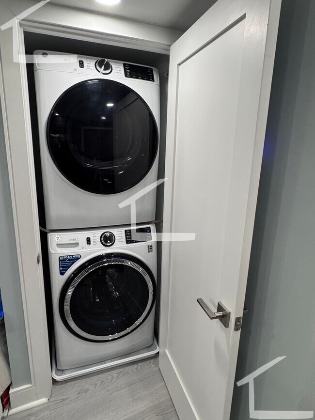 Foto del edificio - Charming 3 Bedroom-No Broker Fee