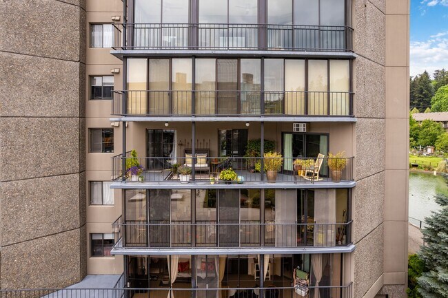 Foto del edificio - 5535 E Evergreen Blvd