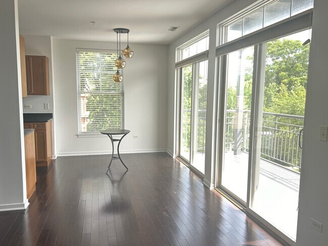 Foto del edificio - 7243 Madison St