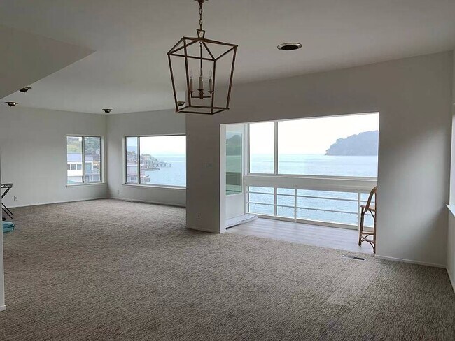 Living dining area - 2090 Paradise Dr
