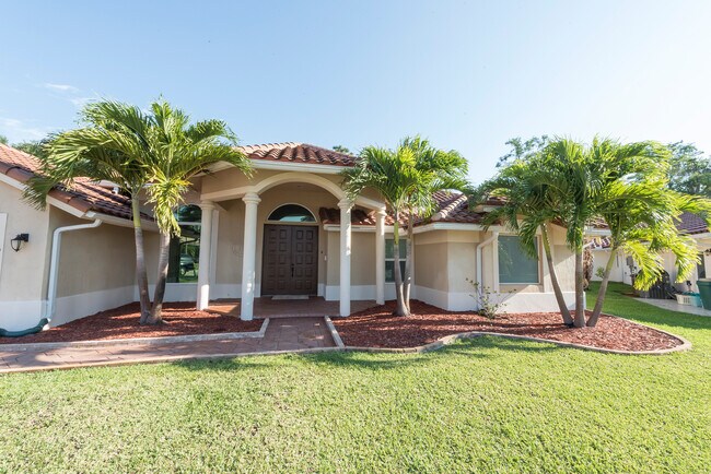Foto del edificio - Live the Resort Life in Boca Raton - AVAIL...