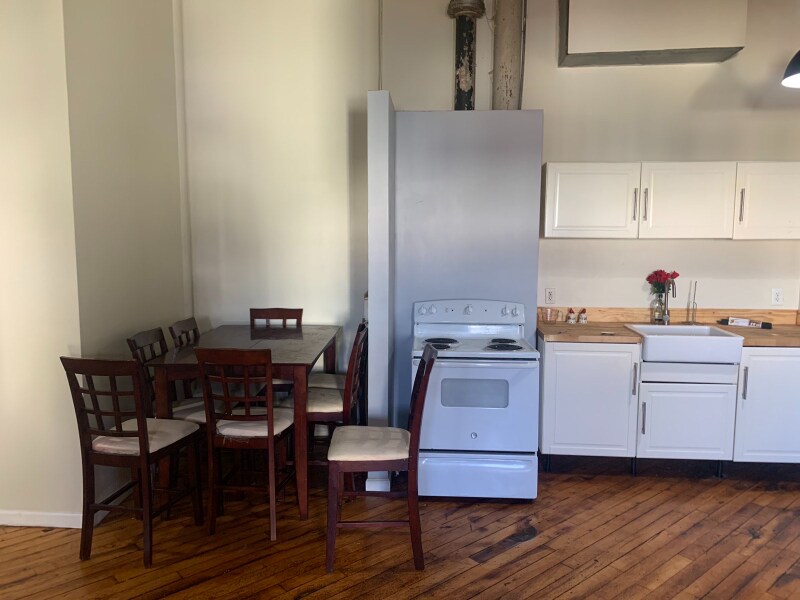 Primary Photo - 1417 Kemper St