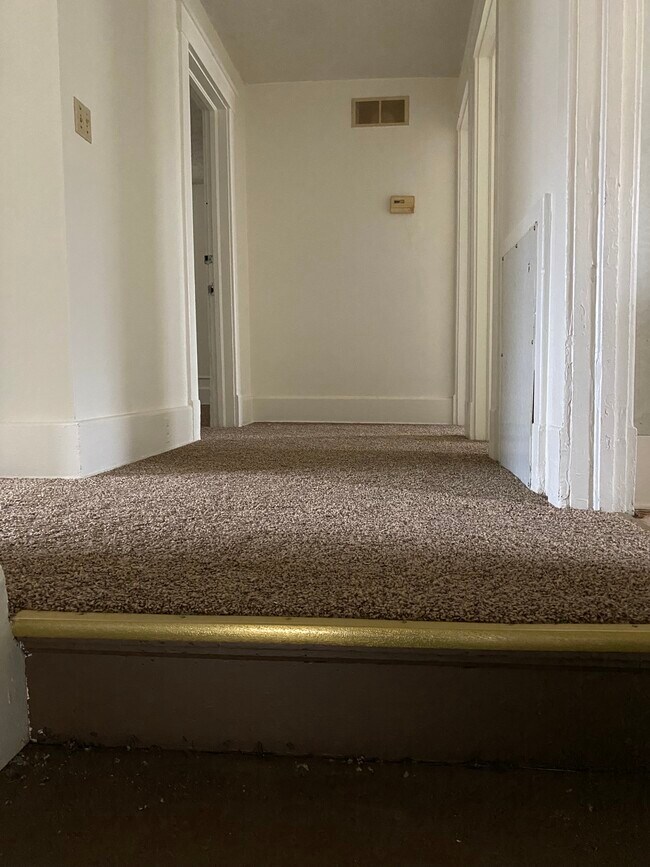 717 12th Street, NW 2nd Floor Center Hall - 717 12th St NW