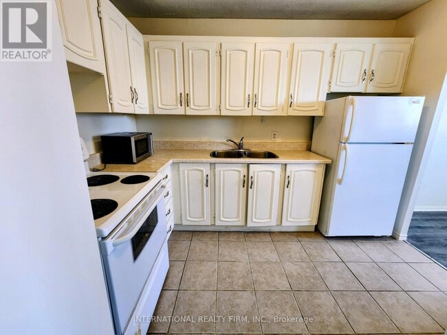 Building Photo - 215 Glenridge Ave