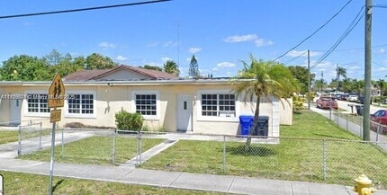 Building Photo - 4351 SW 24th St