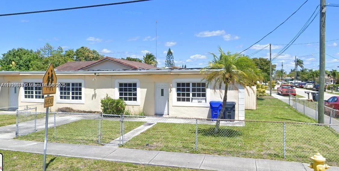 Foto principal - 4351 SW 24th St