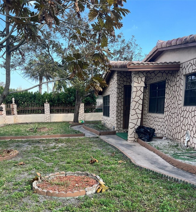 Foto del edificio - 1440 NW 183rd St