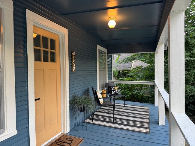 Building Photo - 304 N Cimarron Ave