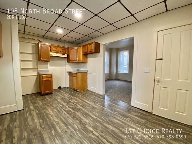 Building Photo - 2 bedroom 1/2 house for rent
