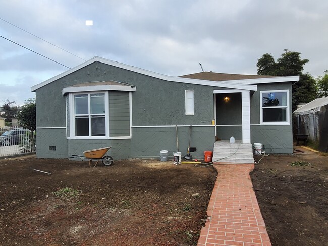 Building Photo - 600 W Imperial Hwy