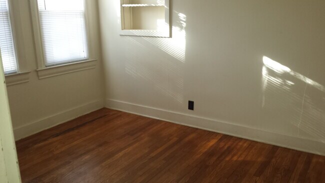Building Photo - 1539 D St