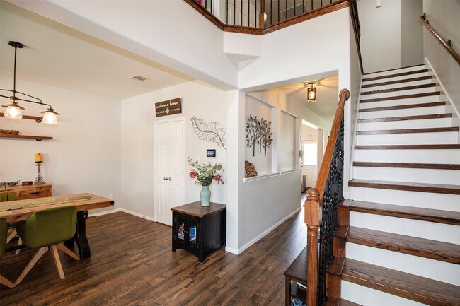 Foto del edificio - 2110 Stonehollow Ct