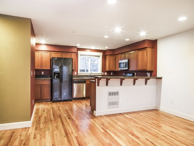 Building Photo - North Beacon Hill townhouse