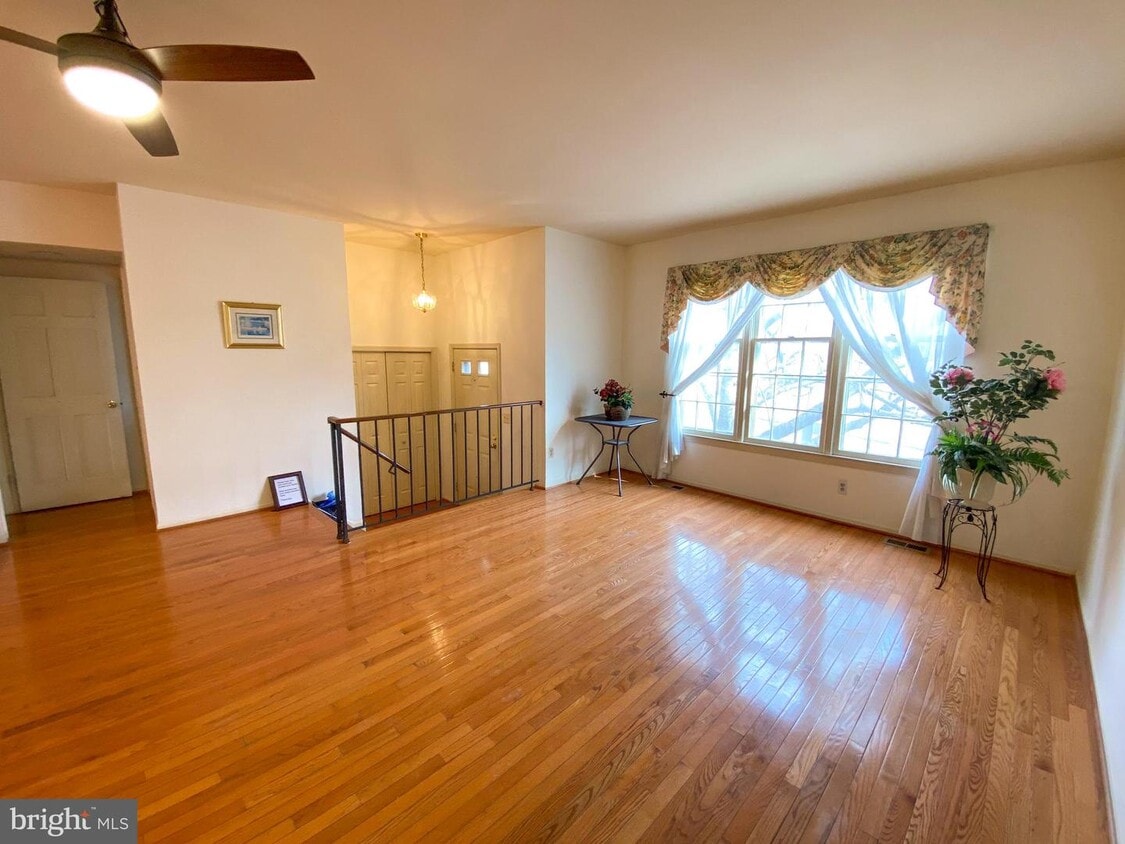 Primary Photo - 10100 Bushman Dr
