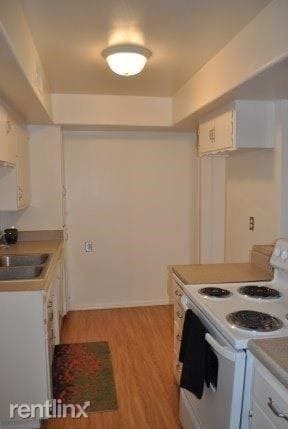 Building Photo - 3 br, 2 bath  - 4700 Nordic Dr Apt H