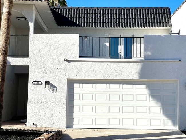 Building Photo - Gorgeous 2-Story Home with Golf Course Views and Modern Amenities!