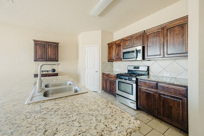 Building Photo - 6919 Kate Reed Dr
