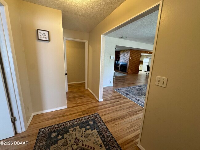 Foto del edificio - 730 Lindenwood Cir E