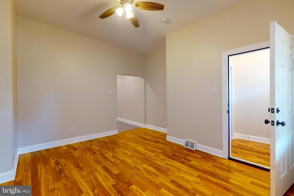Primary Photo - 420-422-422 S 4th St