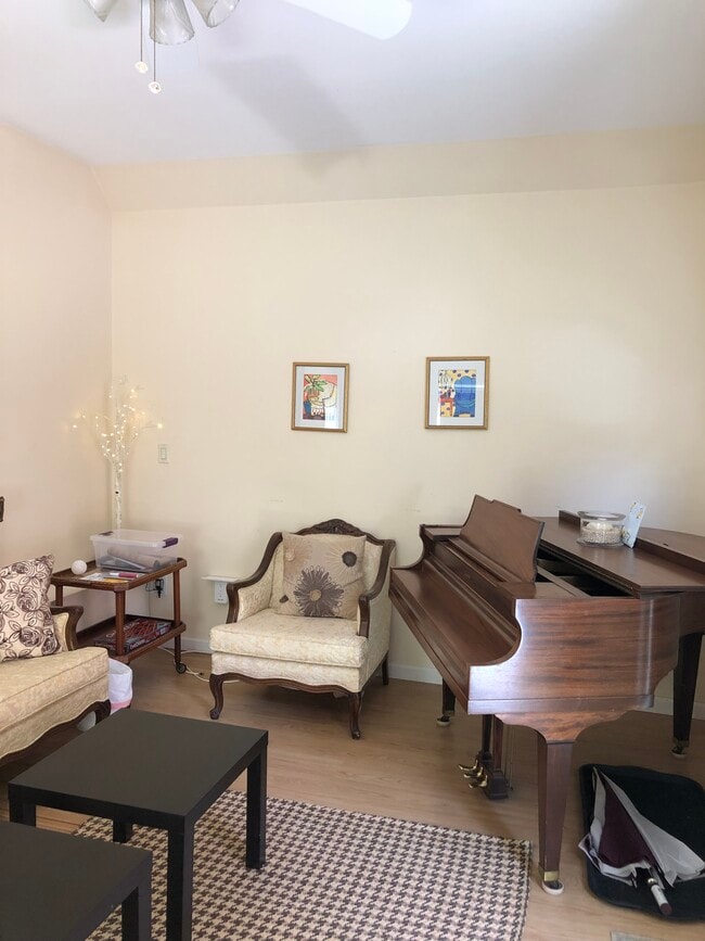 Front Foyer - 102 Blackwood Ln