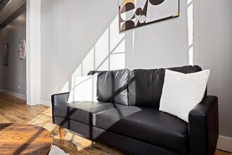 Building Photo - 1220 SW Washington St