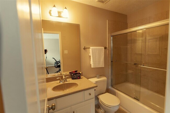 Foto del edificio - 3414 Skyline Village Dr