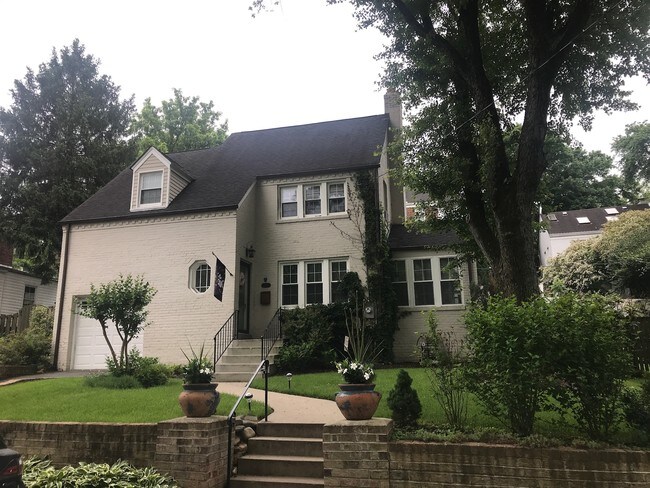 Photo - 2808 East-West Hwy House