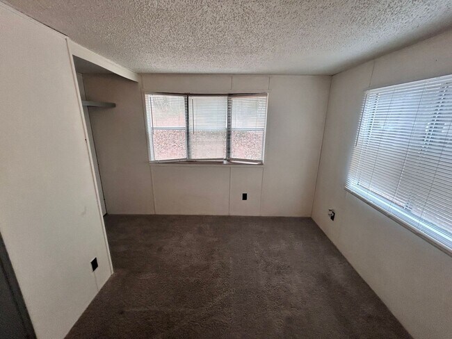 Building Photo - Two Bedroom 1.5 bathroom Mobile Home in Catawba!