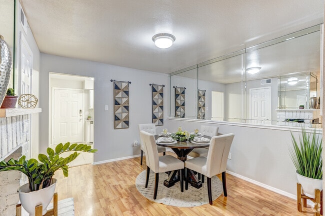 2BR, 2BA - 1,113SF - Dining Room - Briar Court Apartments