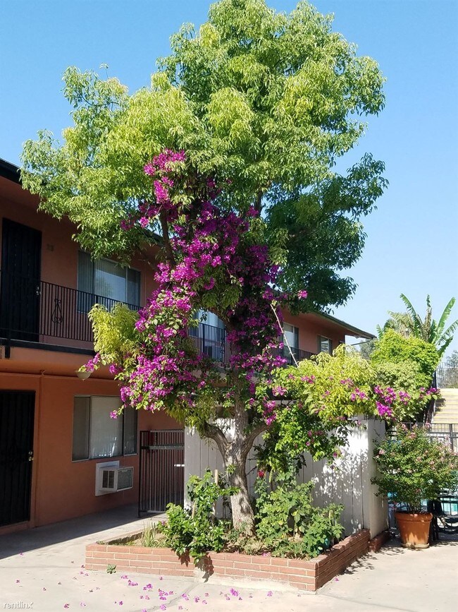 Foto del edificio - 10600 Poplar St